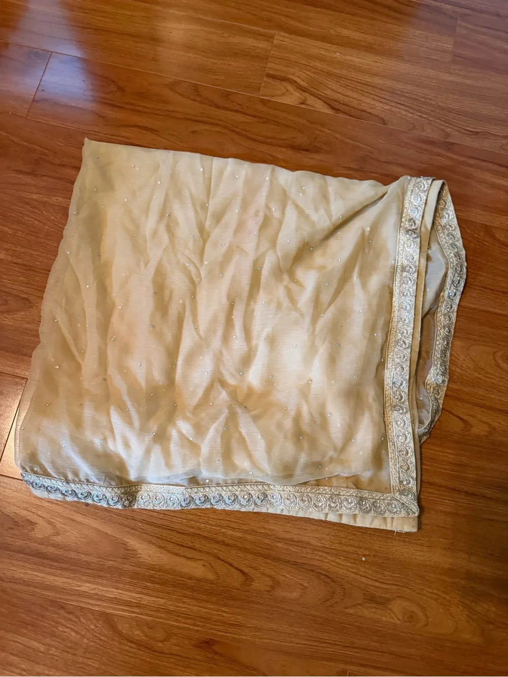 Gold dupatta scarf, embrodiered - Picture 2 of 8